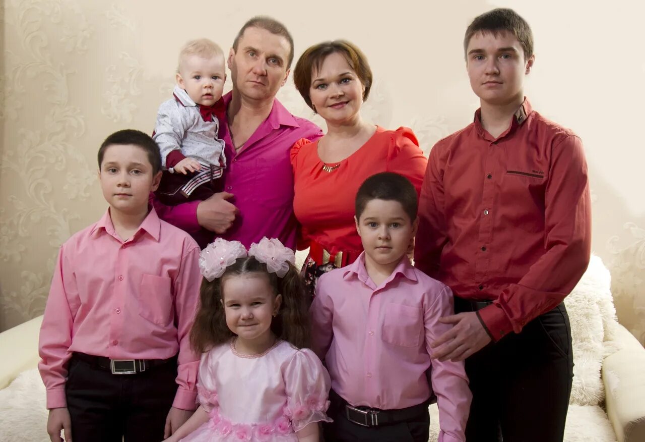 Новгородская область многодетные семьи. Многодетная семья. Многодетные семьи 2013. Многодетная семья Пенза.