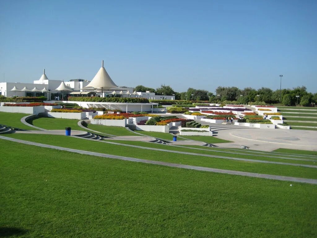 Парк аль мамзар. Аль Мамзар Дубай. Пляж и парк Аль-Мамзар. Мамзар Бич парк в Дубае. Пляж Аль Мамзар в Дубае.