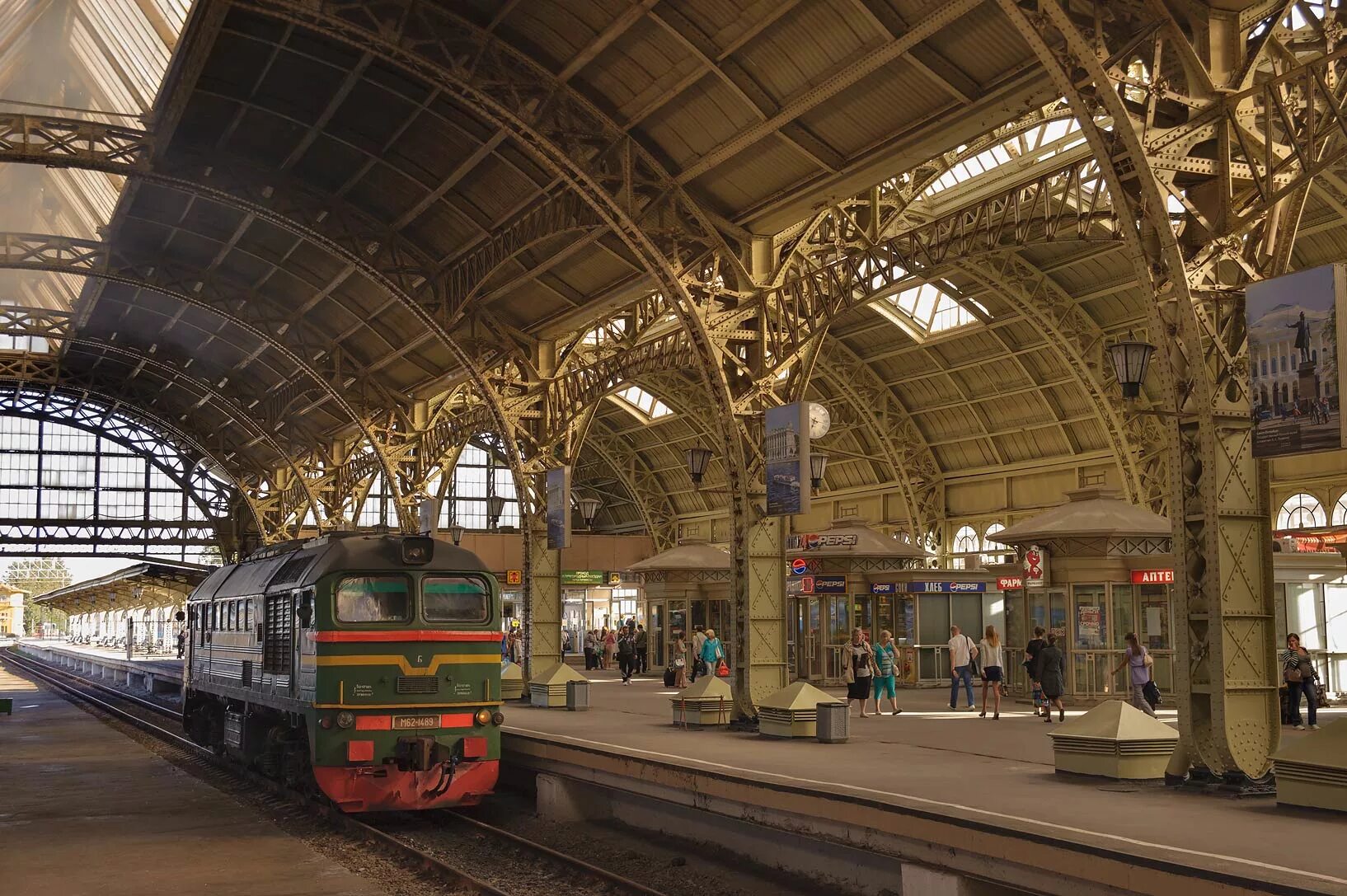 Re station. Railway Station – станция вокзала. Варшавский Railway Station. Красивый вокзал.