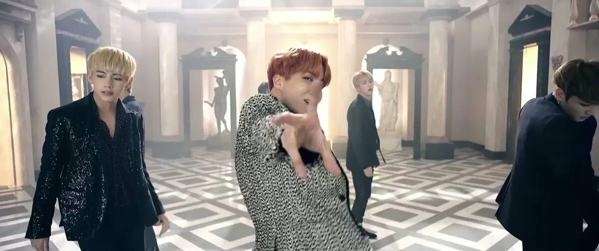 Кровь пот и слёзы группа. Streets blood sweat tears. Bts blood sweat and tears. Bts blood sweat and tears. Bts blood sweat tears чимин.