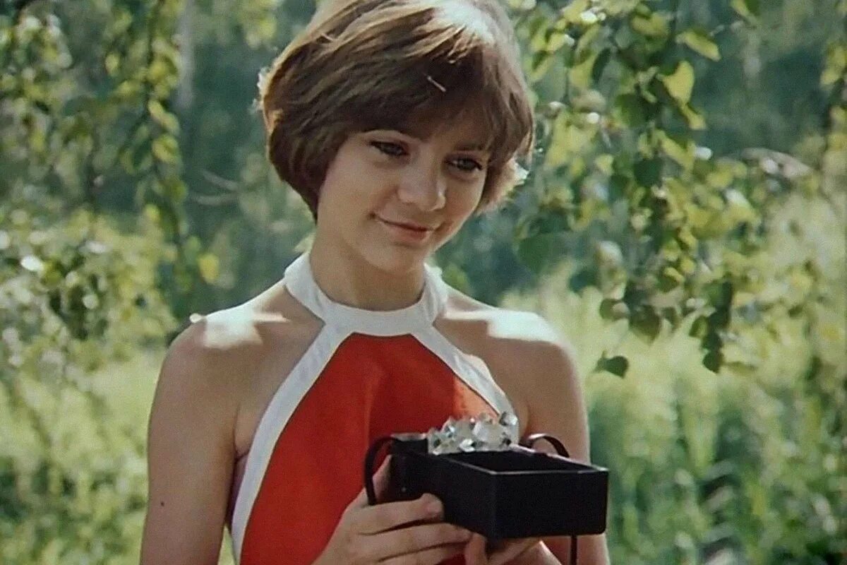 Алиса селезнева 1984. Я из будущего 4. Я из будущего 4. Гостья из будущего постер к фильму. Я из будущего 4.