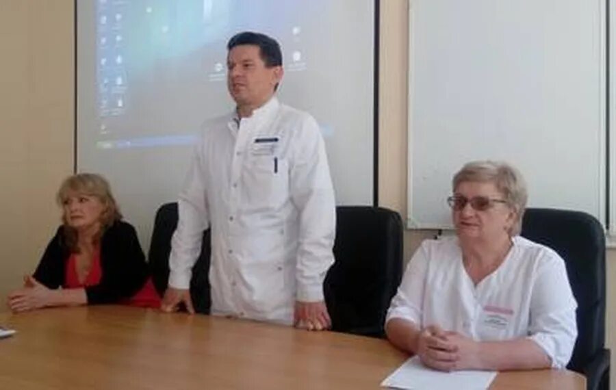 Главный врач гатчинской кмб константин харитоненко. Иванов главврач гатчинской црб. Константин николаевич главврач. Главный врач гатчинской. Константин николаевич главврач.