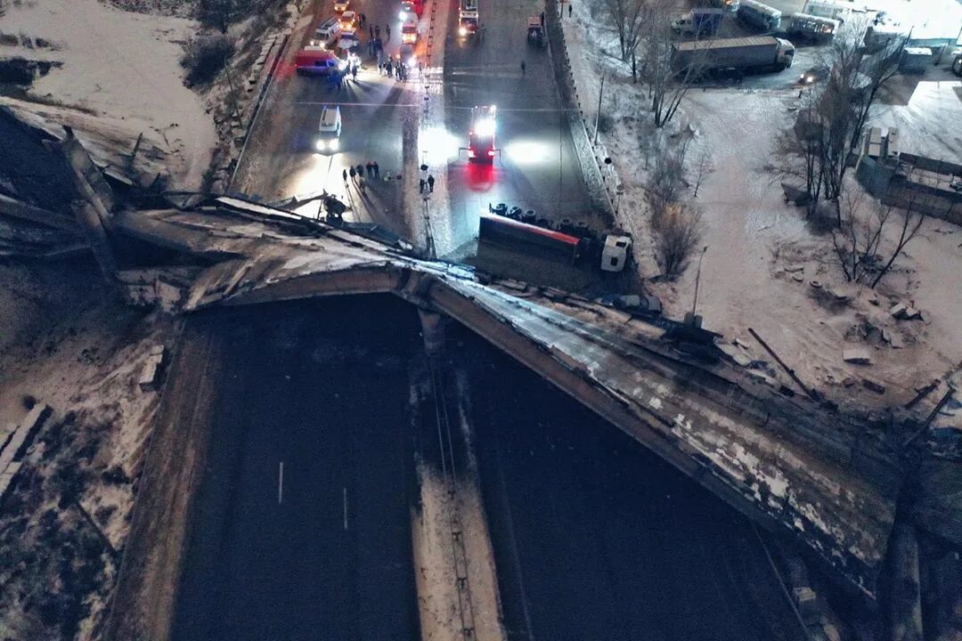 В Оренбурге рухнул мост на улице Терешковой. Рухнул мост в Оренбурге на Терешковой. Обрушение виадука Оренбург.