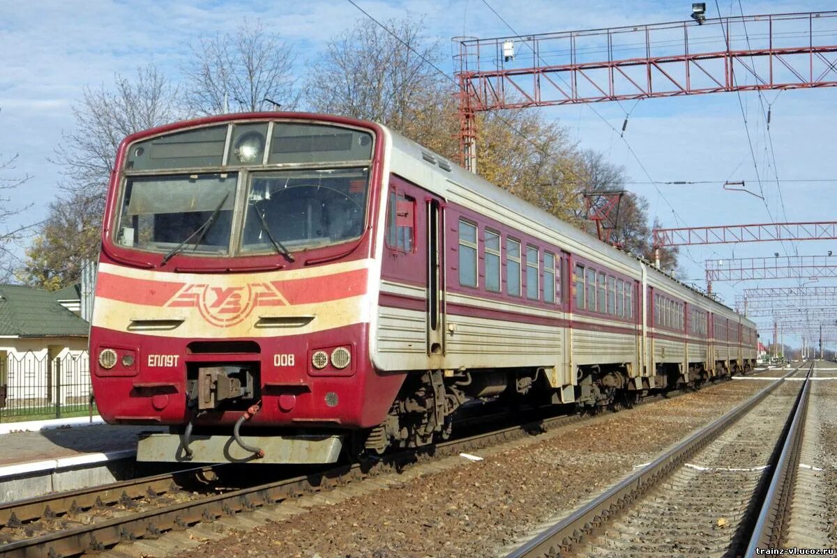 Жд электропоезда. Эпл9т электропоезд. Эпл9т кабина. Эпл9т модернизированный. Эпл9т City-Express.