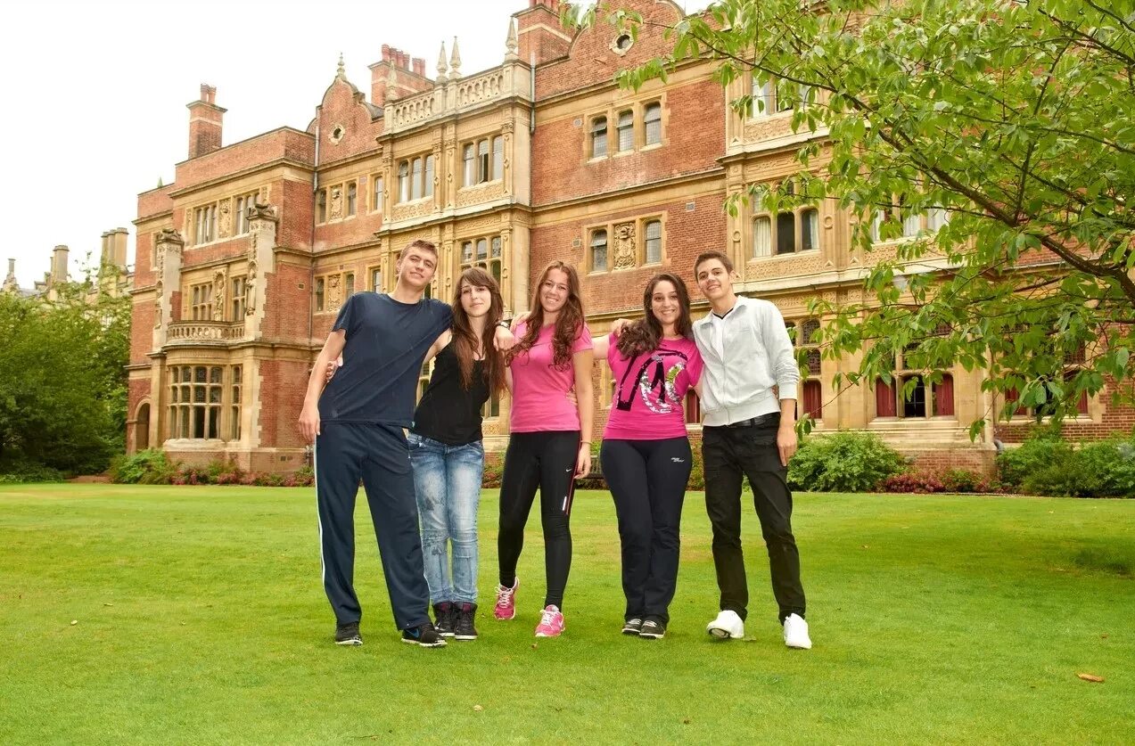 Choosing a college. St. Giles International Великобритания. Кембридж школа английского. Английский колледж Кембридж. Школа в Лондоне Cambridge.