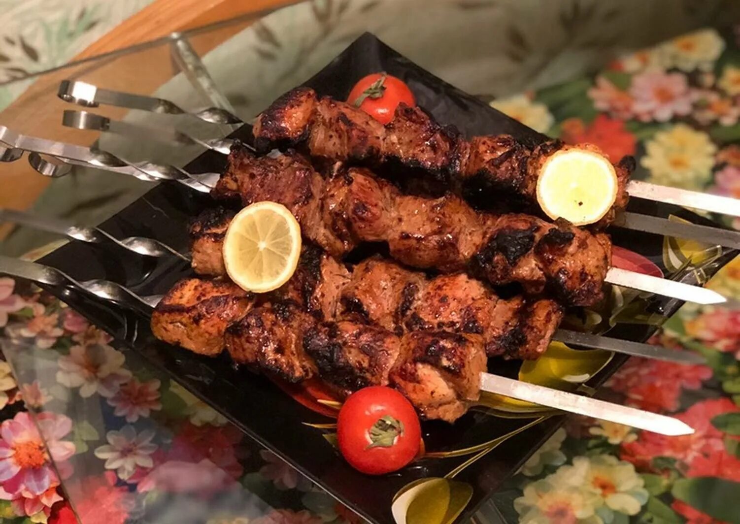 Грузинский шашлык из свинины. Шашлык по грузински. Мцвади куриный. Грузинский шашлык из свинины. Шашлык из свинины.