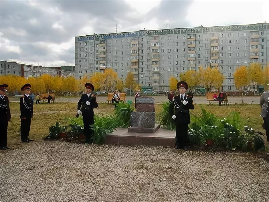 Сош 5 усинск. Рябиновый сквер Усинск. Сквер памяти в Усинске. Сквер памяти СОШ 5 Усинск. Сквер в Усинске возле 7 школы.