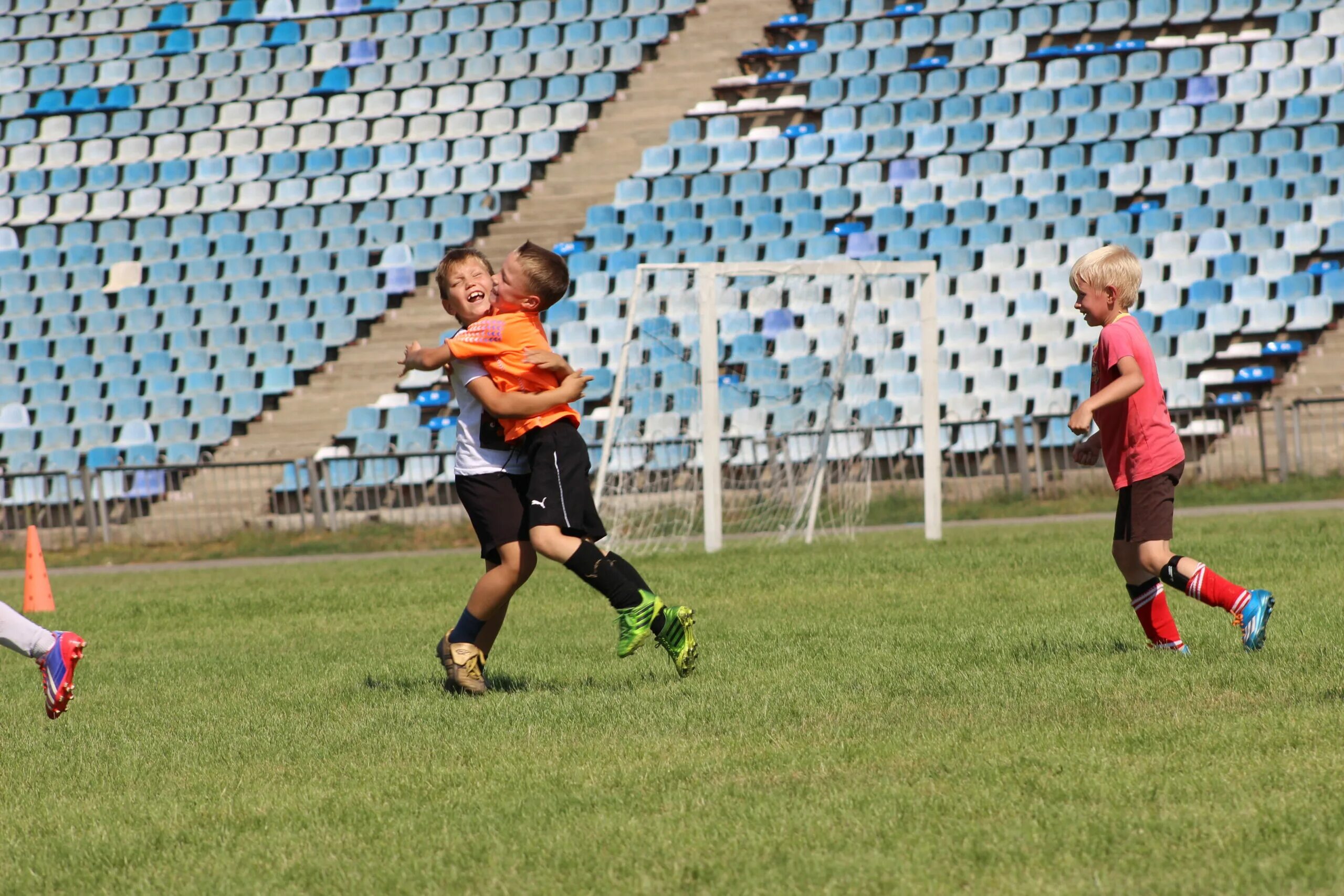 Команды в волжском по футболу. Волжск футбольное поле. Футбол волжский. Школа 17 волжский футбол. Федерация футбола волжский.