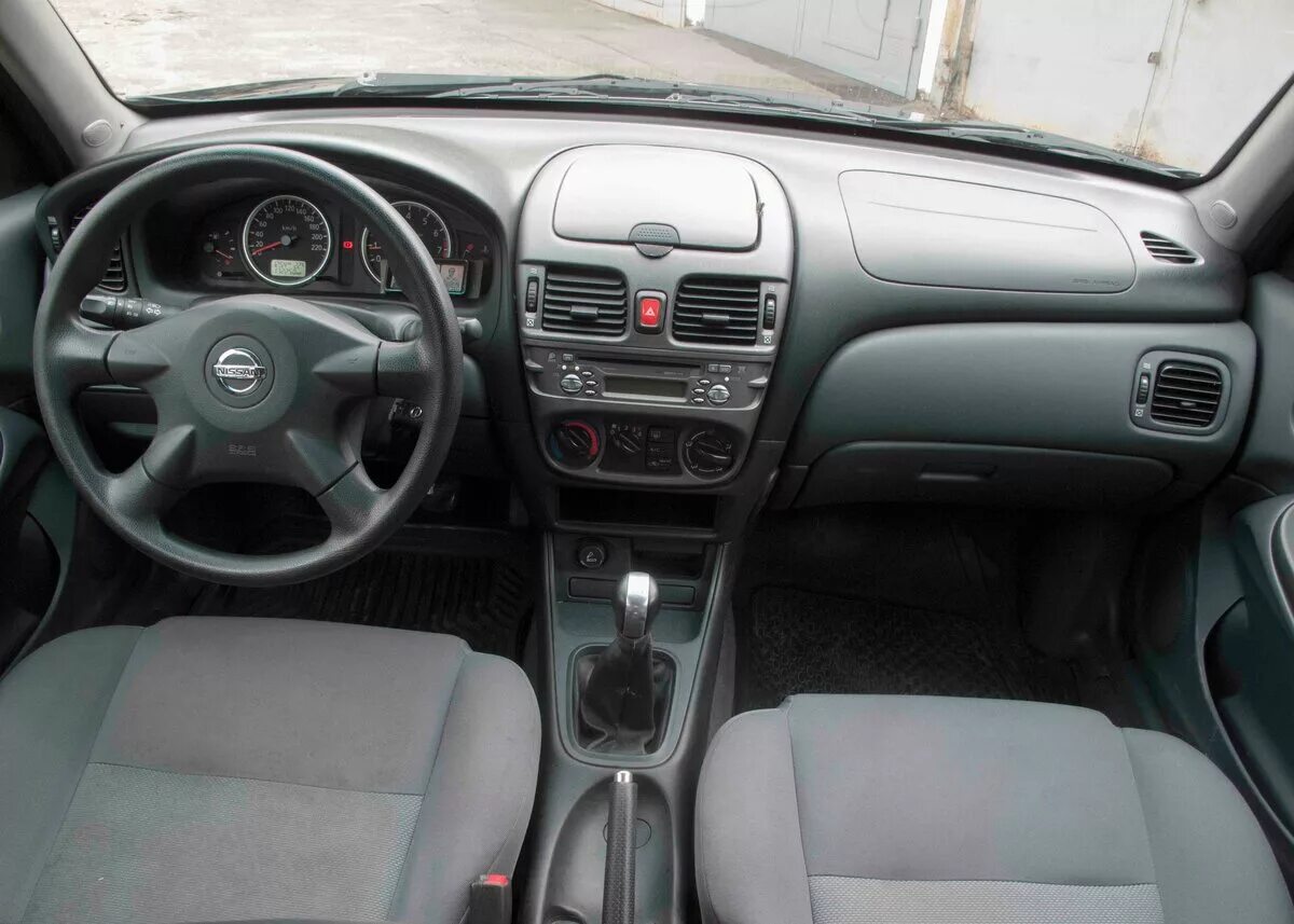 Nissan Almera n16 салон. Nissan Almera n16 комплектации. Ниссан Альмера 2 н16. Ниссан Альмера н16 комплектации Люкс.