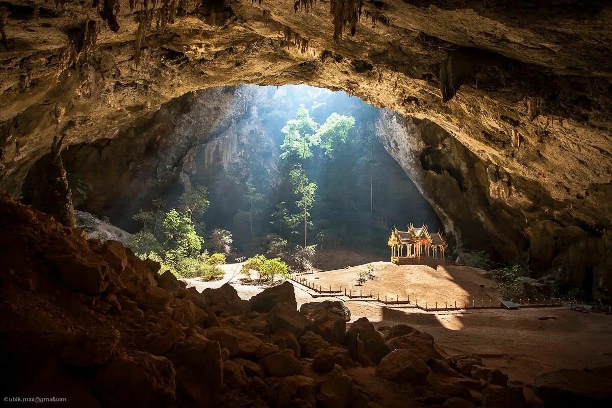 Cave v. Кхао Луанг пещера. Пещерный храм Кхао Луанг. Пещера Прайя Тайланд. Пещера Прайя Накхон Таиланд.