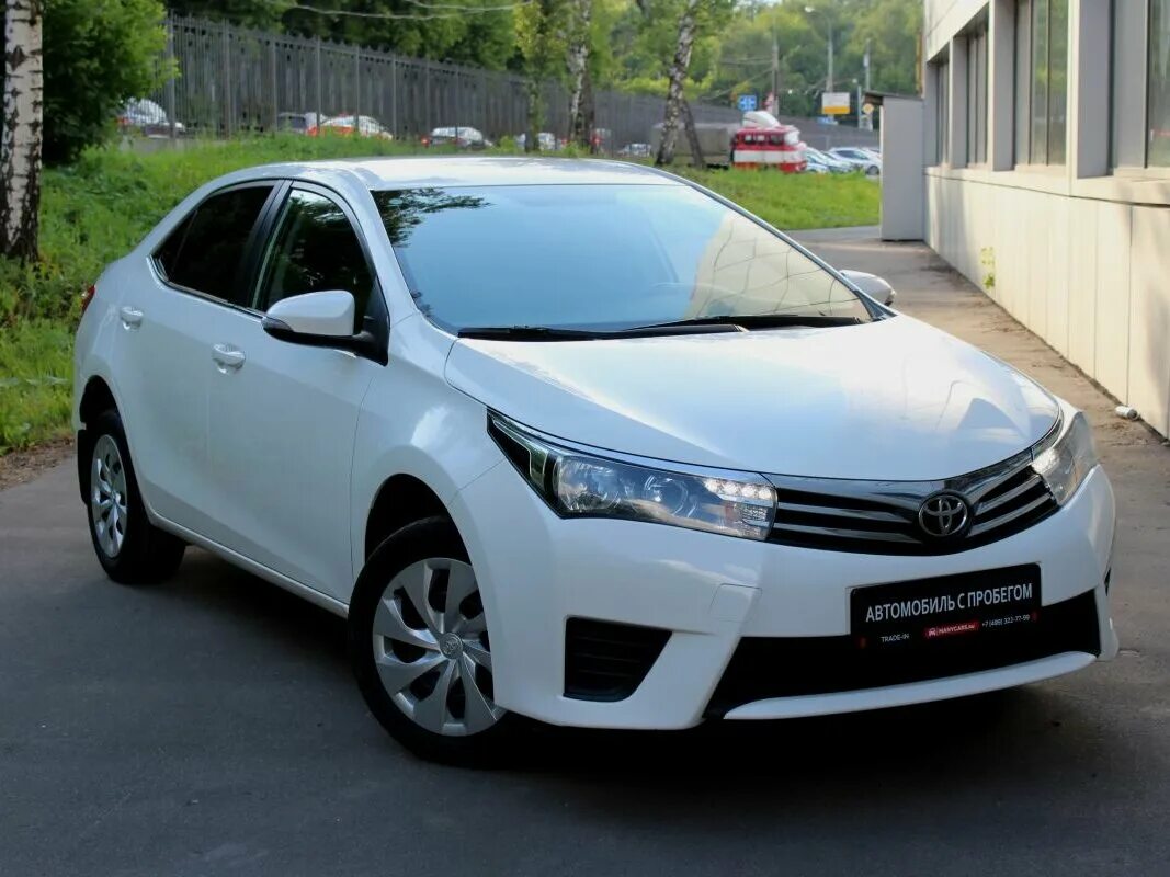 Купить тойота королла в кемерово. Toyota Corolla 2015. Toyota Corolla 2015 белая. Toyota Corolla e180. Тойота Королла 2015 года.