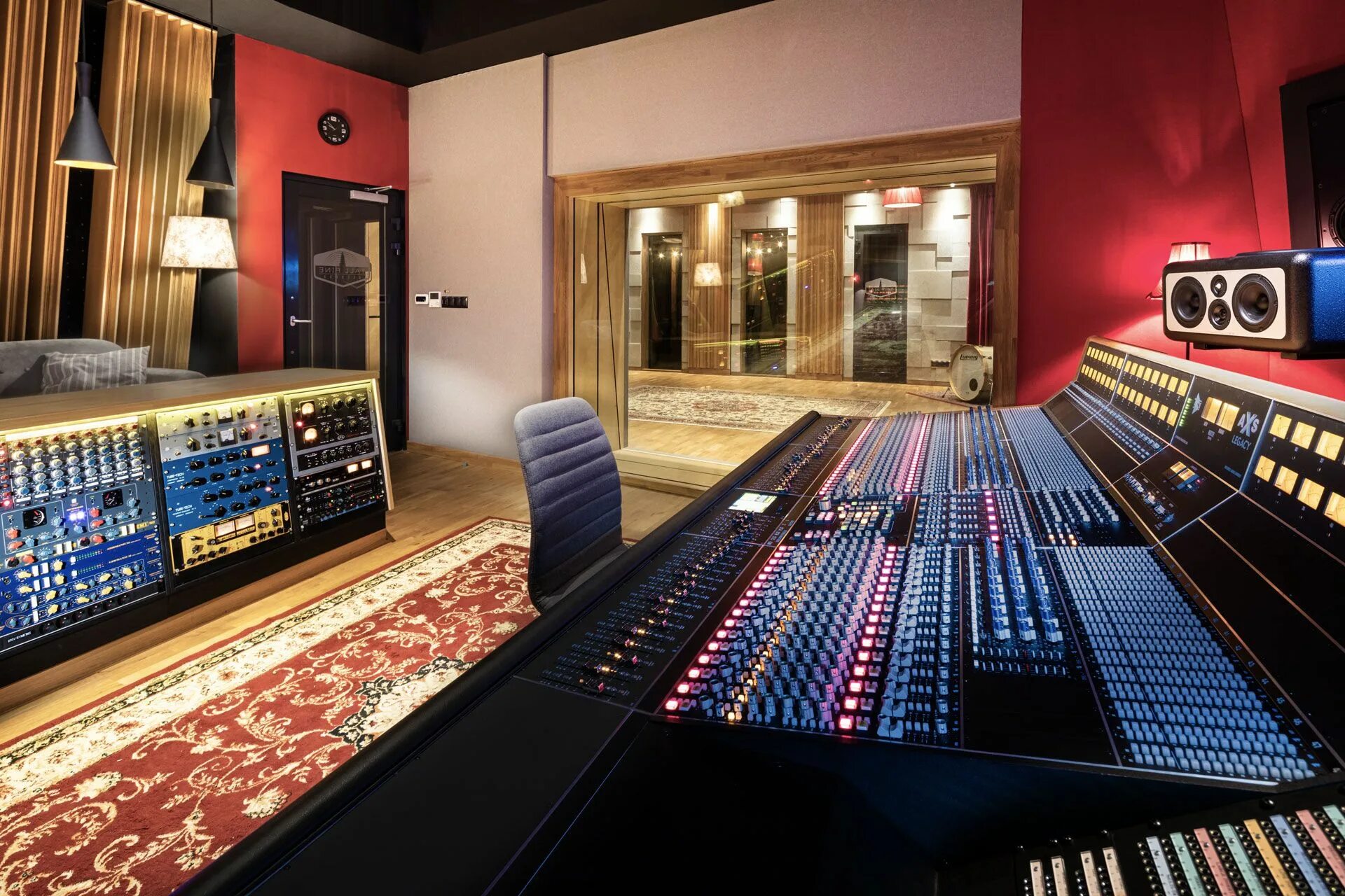 Зал Тони famous Studio. Рум Рекордс. Control Sound Room. Blackbird Studios Control Room. Sounds rooms