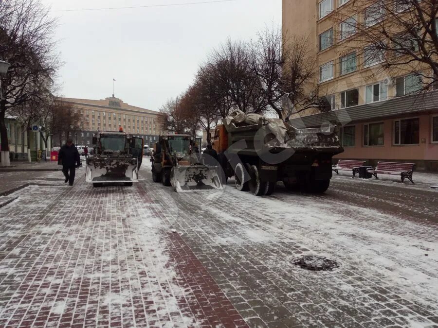 Погода в орле февраль. КДМ Г Орел. Спецавтобаза Орел техника. Спецавтобаза Орел уборка города. Уборка улиц Спецавтобаза Орел.