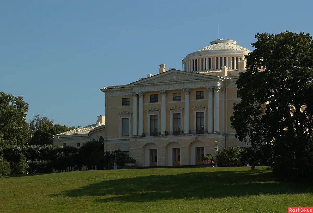 Павловский дворец фасад. Павловский дворец экстерьер. Заповедник Павловск. Павловский дворец Камерон чб. Павловский дворец сайт