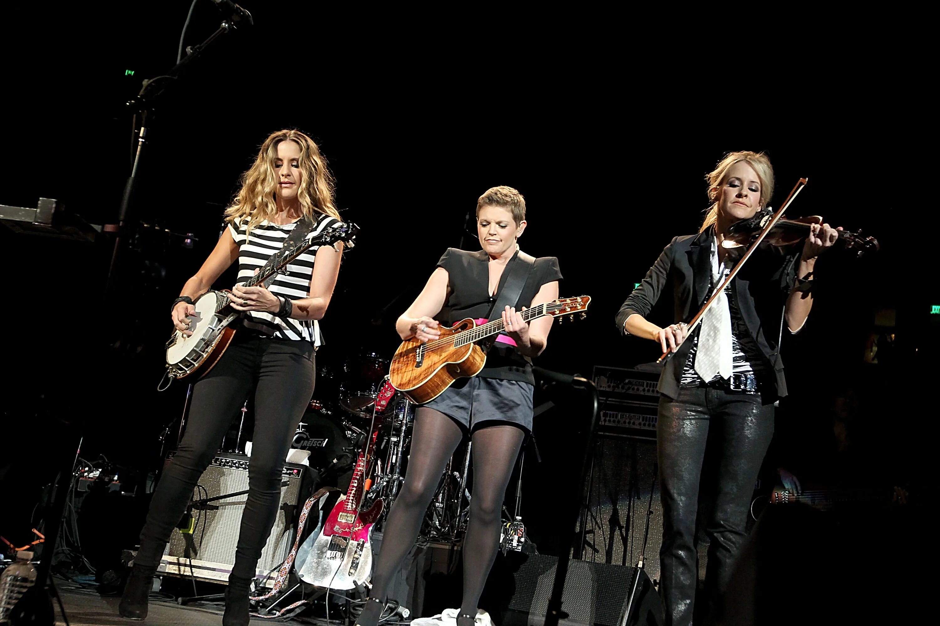 Dixie valence. Chick. Dixie марш. Дикси чикс. Хью мур одноразовые стаканы.