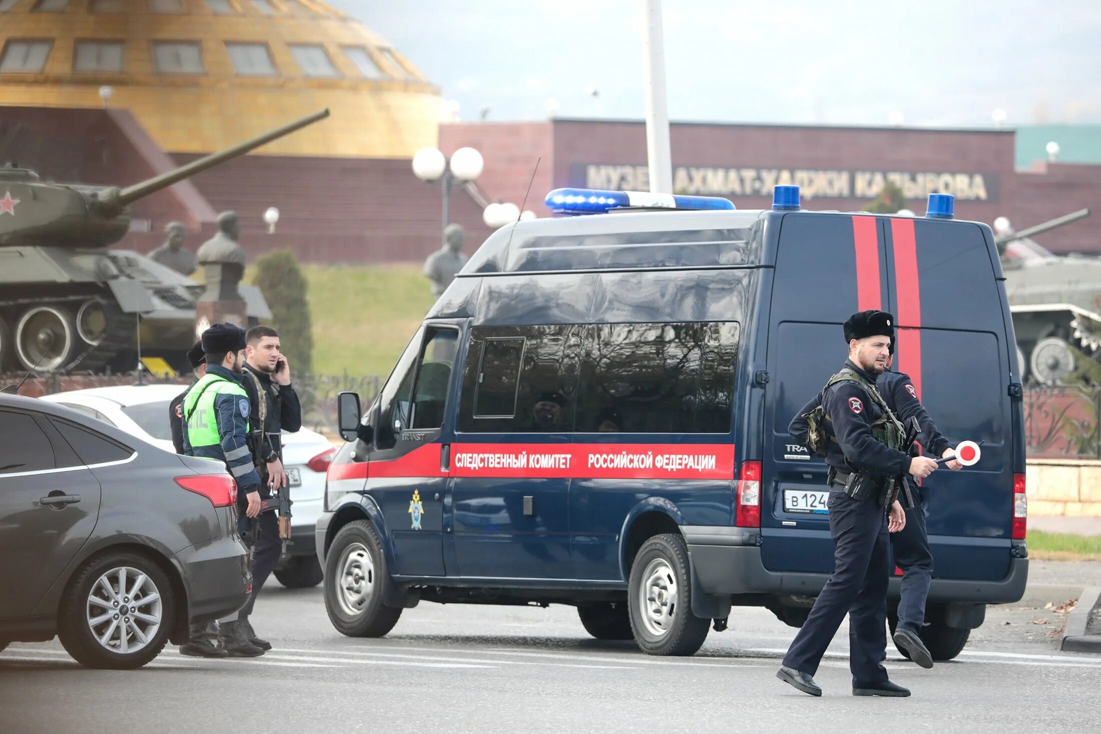 Нападение на сотрудников сегодня. Полиция. Сотрудники правоохранительных органов. Полиция Грозный.