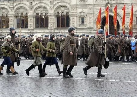 В какие годы проводили парад