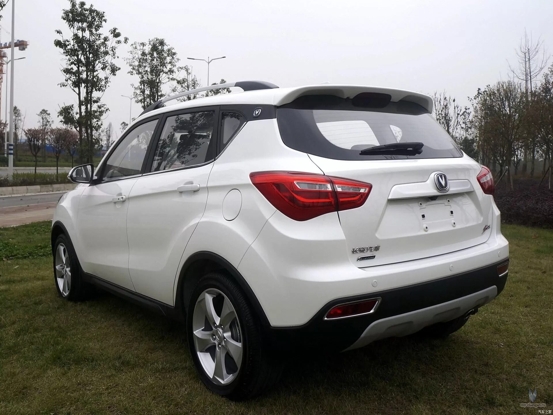 Changan cs35 2018. Чанган 35. Машина чанган cs35. Китайская машина чанган cs35. Чанган cs35 2014.
