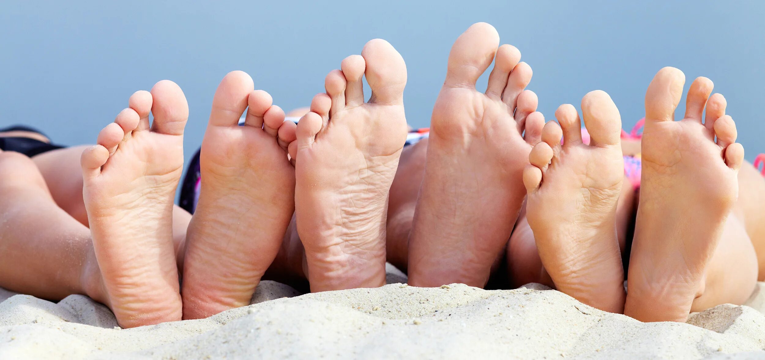 Feet картинка. Стопы семьи. Фото семья стопы. Beach feet. Sole картинки.