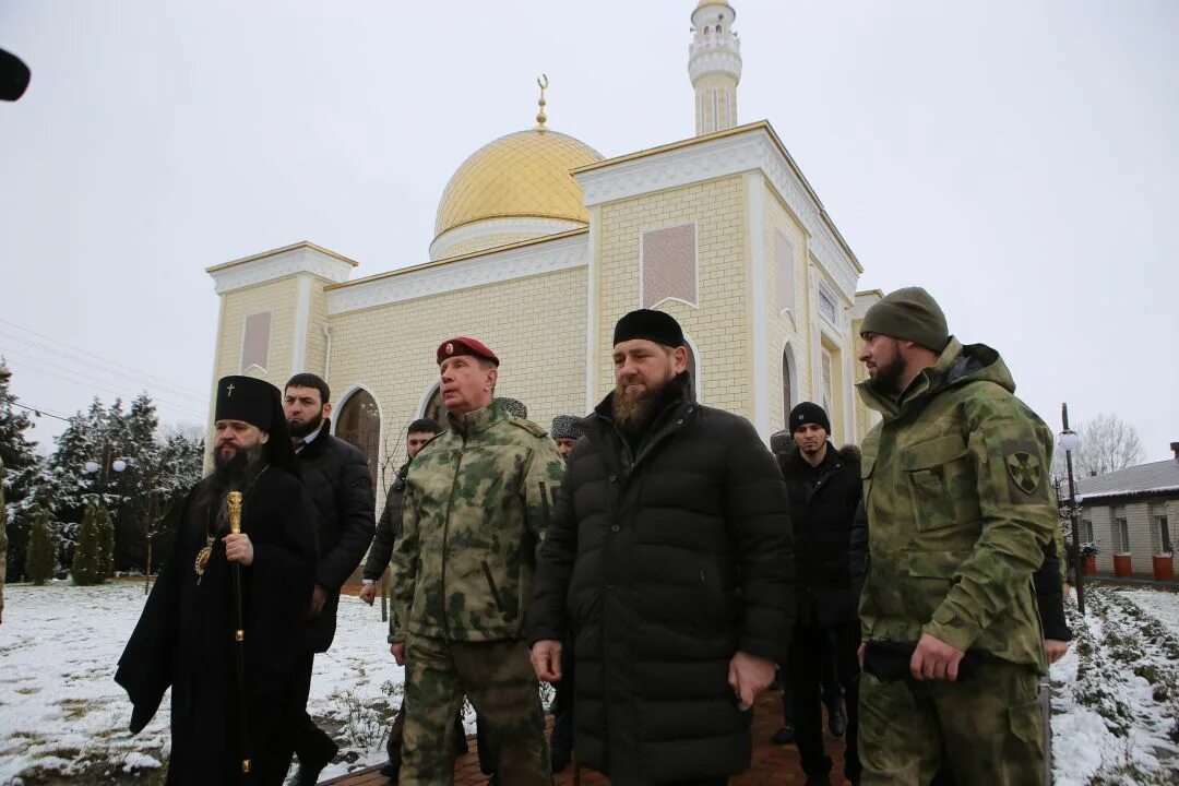 Открыть приход. Храм Михаила Архангела (Грозный). Православный храм в Грозном. Церковь Архангела Михаила в Грозном. Священники храма Архангела Михаила Грозный.