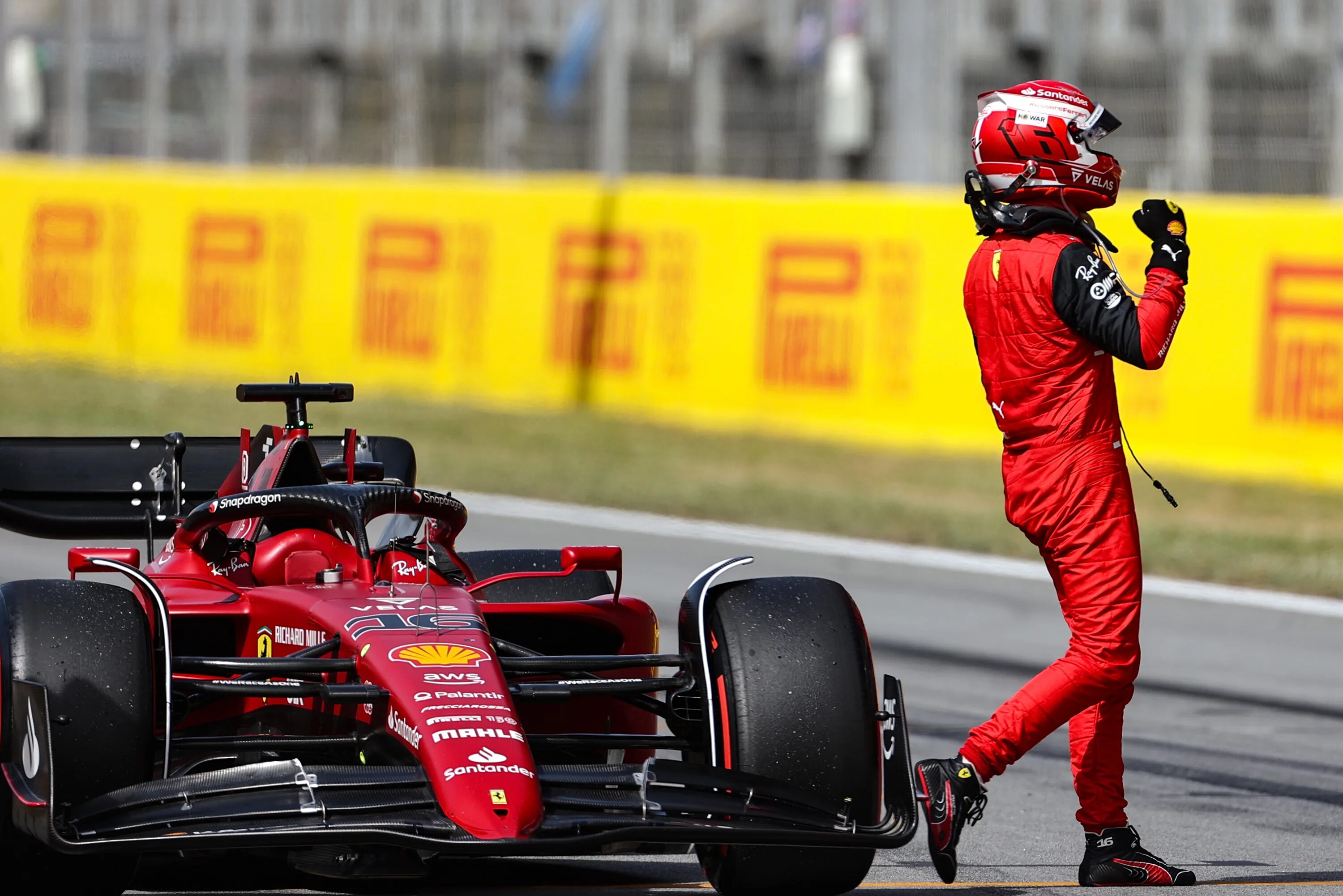 Формула 1 гран при сингапура гонка. F1 Ferrari Pilot Leclerc.