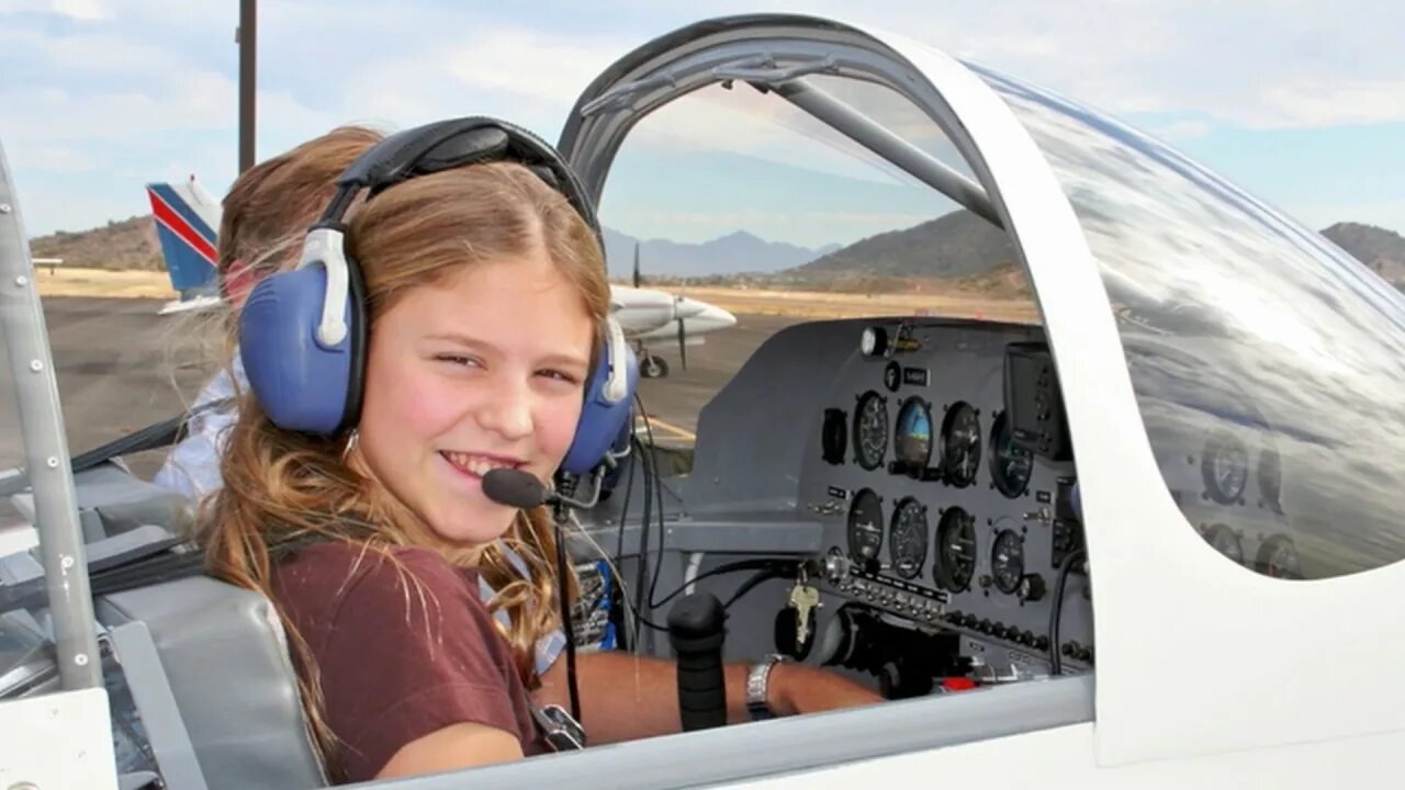 Learn to fly 5. Ребёнок пилотирует. Пилотировать. Learn to Fly. The girl is a Pilot children.