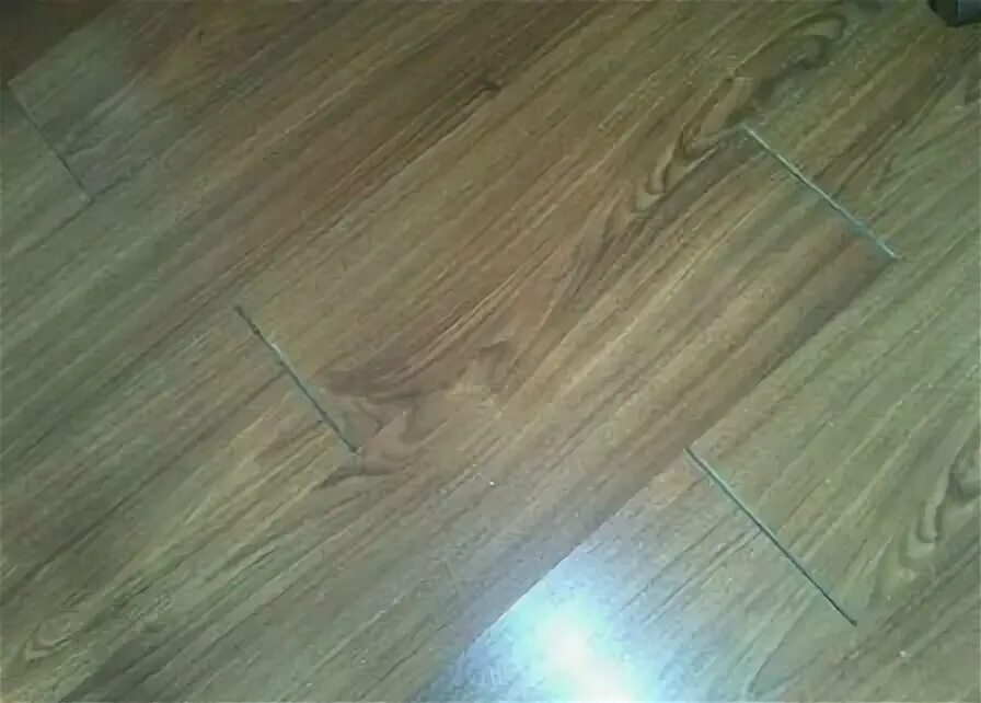 Разъезжается ламинат. Ламинат для неровного пола. Вздутие ламината. Ламинат с фаской. Разъезжается ламинат.