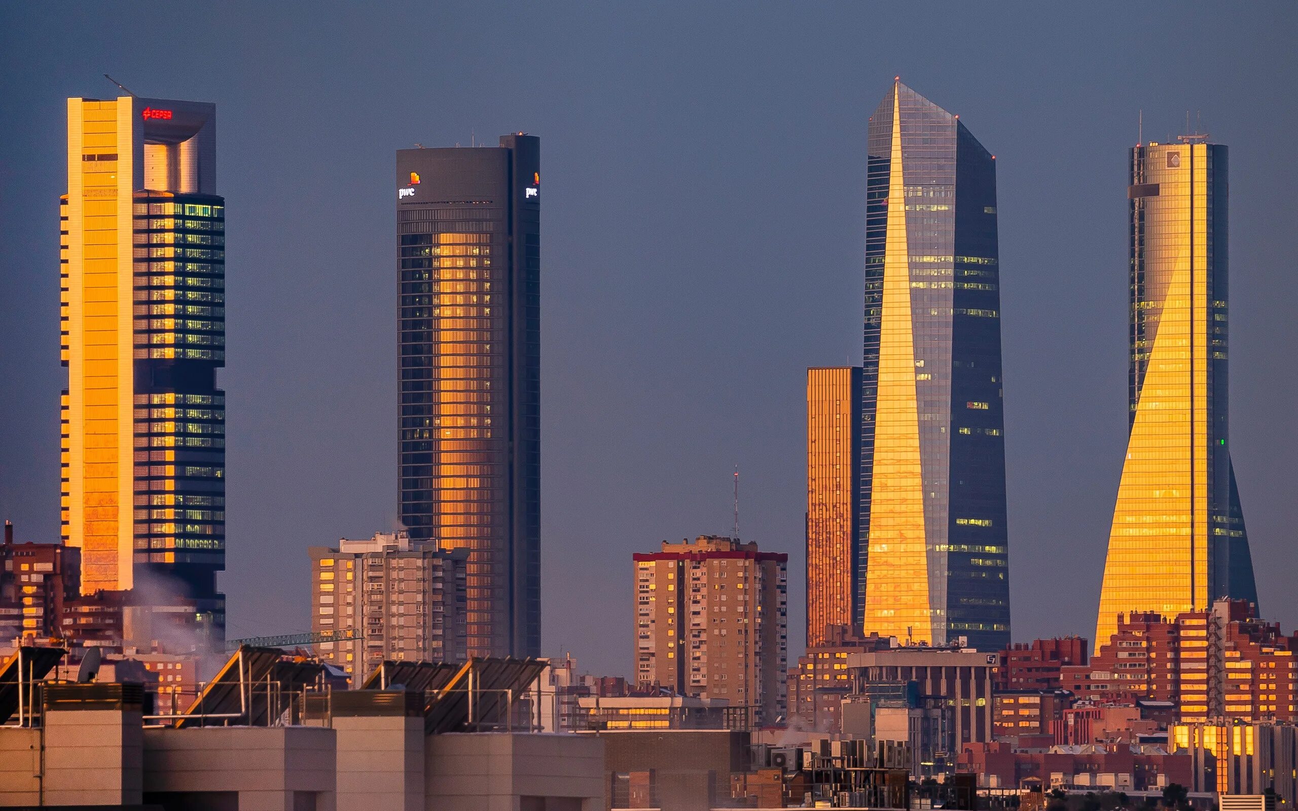 Небоскреб столица. Torre Cepsa в Мадриде. Мадрид небоскреб Испания. Torre Cepsa небоскреб. Мадрид высотки.