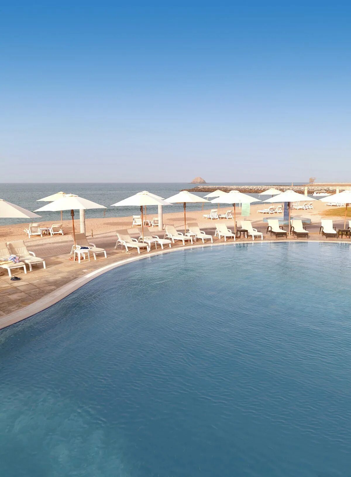 Рэдиссон Блю Дубай Фуджейра. Отель Radisson Blu Fujairah Resort 5*. Radisson Blu Resort Фуджейра ОАЭ. Рэдиссон Фуджейра 5.