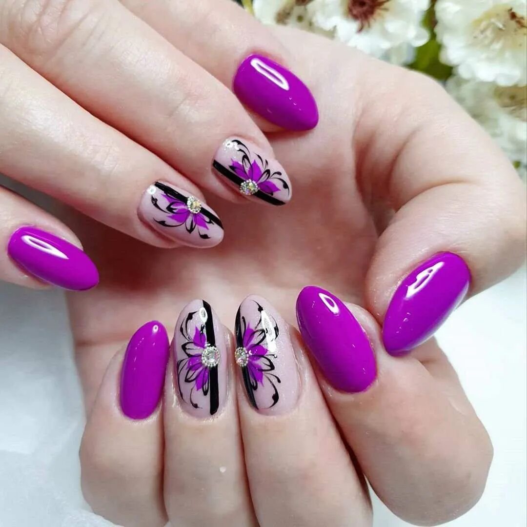 Красивые ногти на весну 2024 дизайн новинки. Ногти с цветочками. Фиолетовый маникюр. Сиреневые ногти. Маникюр фиолетовый с розовым.