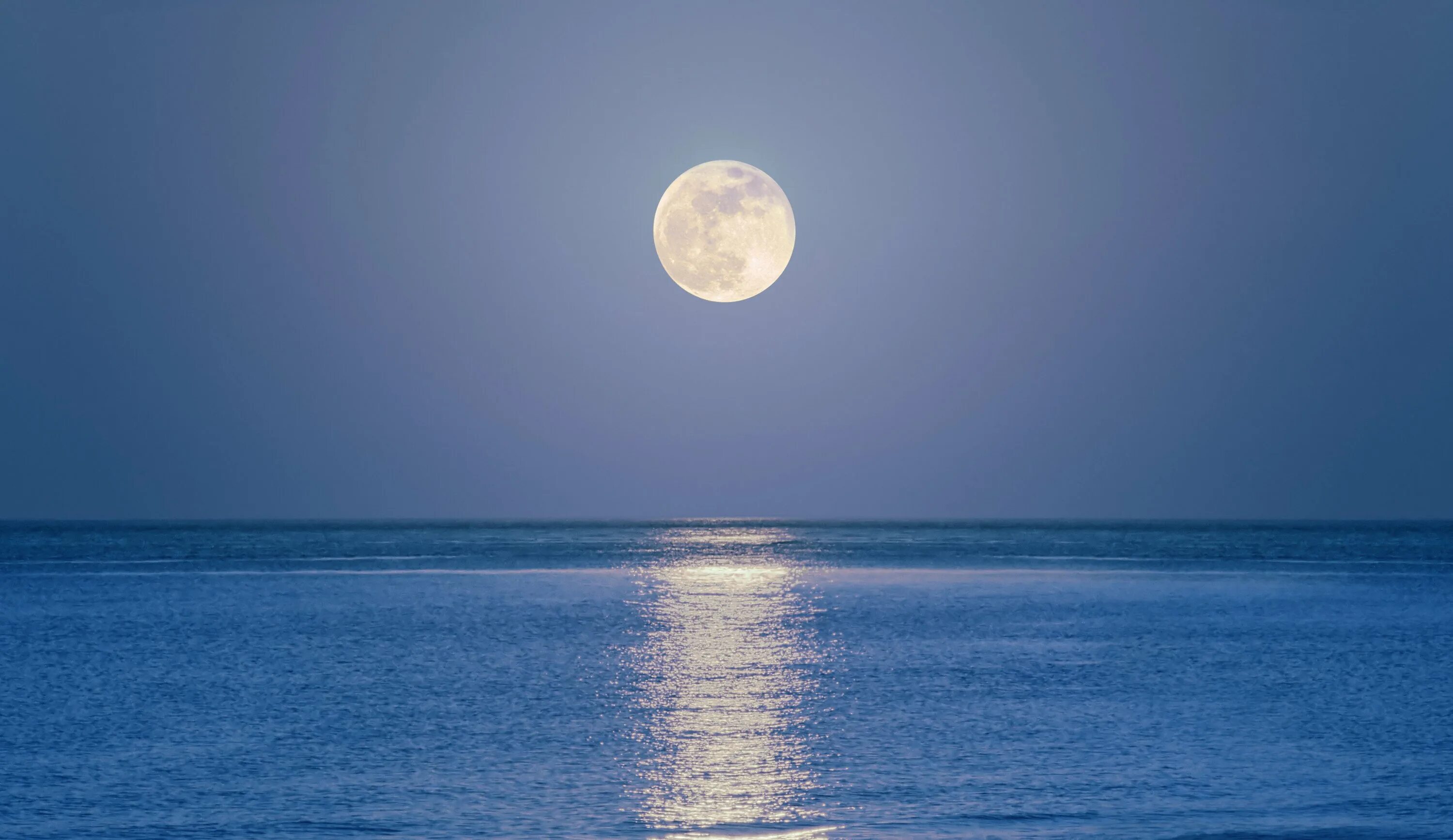 Ночное море. Луна и море. Ночь в море. Луна над морем.