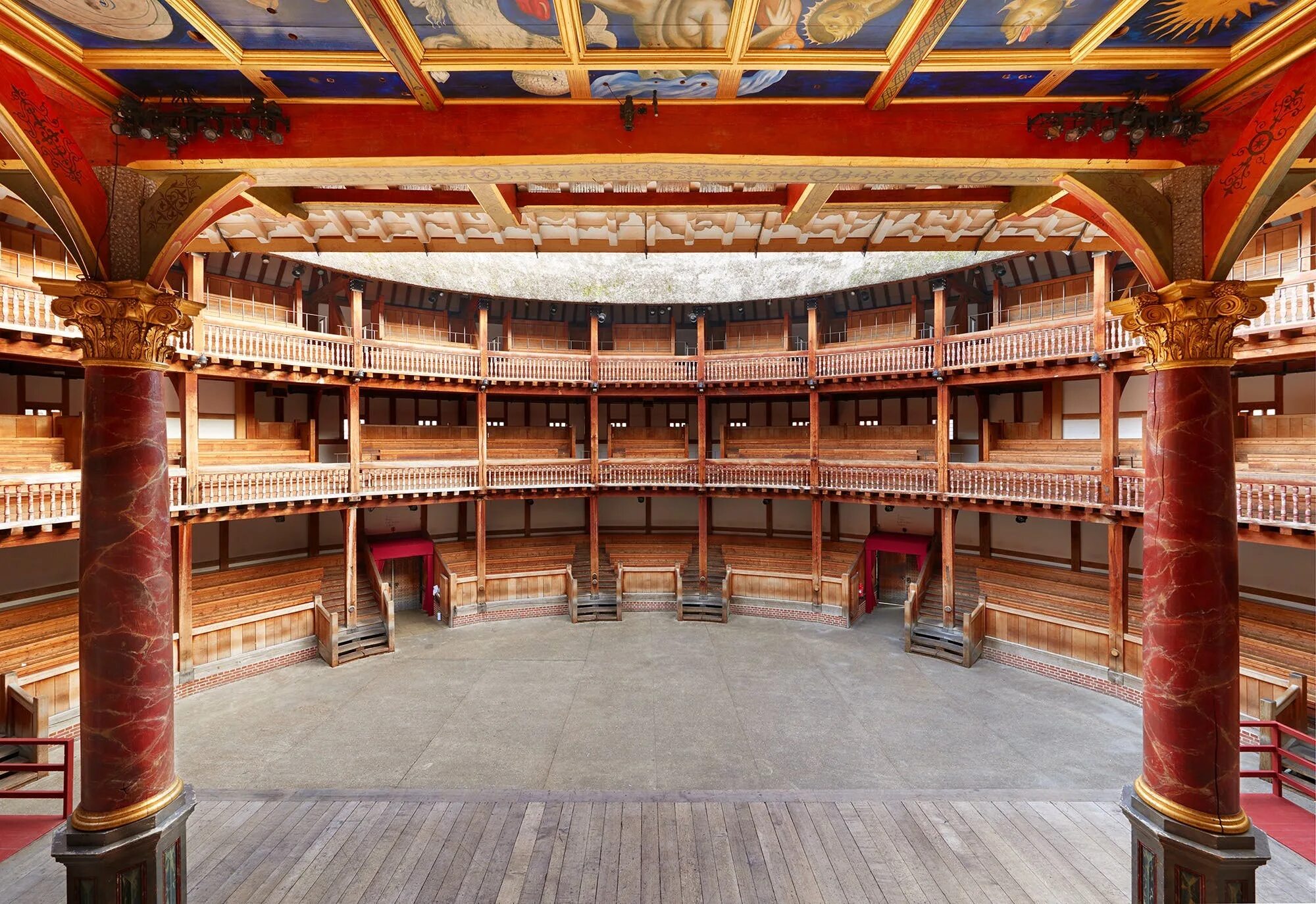 Theatre in use. Театр Глобус в Лондоне. Шекспировский театр Глобус в Лондоне. Глоб театр Шекспира. Театр Глобус Шекспира.