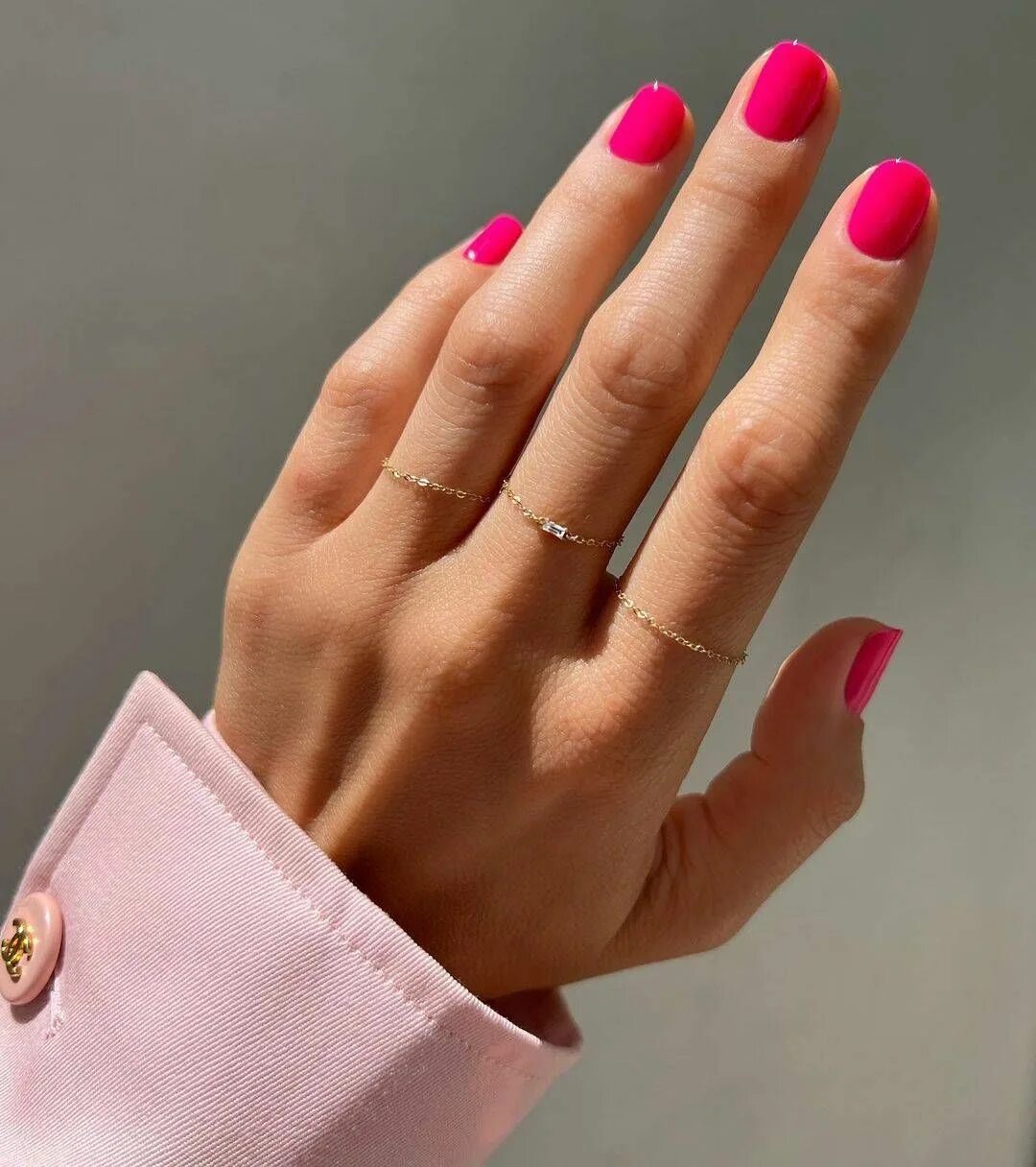 Модные цвета 2024 ногти маникюра. Фуксия цвет ногтей. Самая модная форма ногтей. Маникюр фуксия на короткие ногти. Ногти свои.
