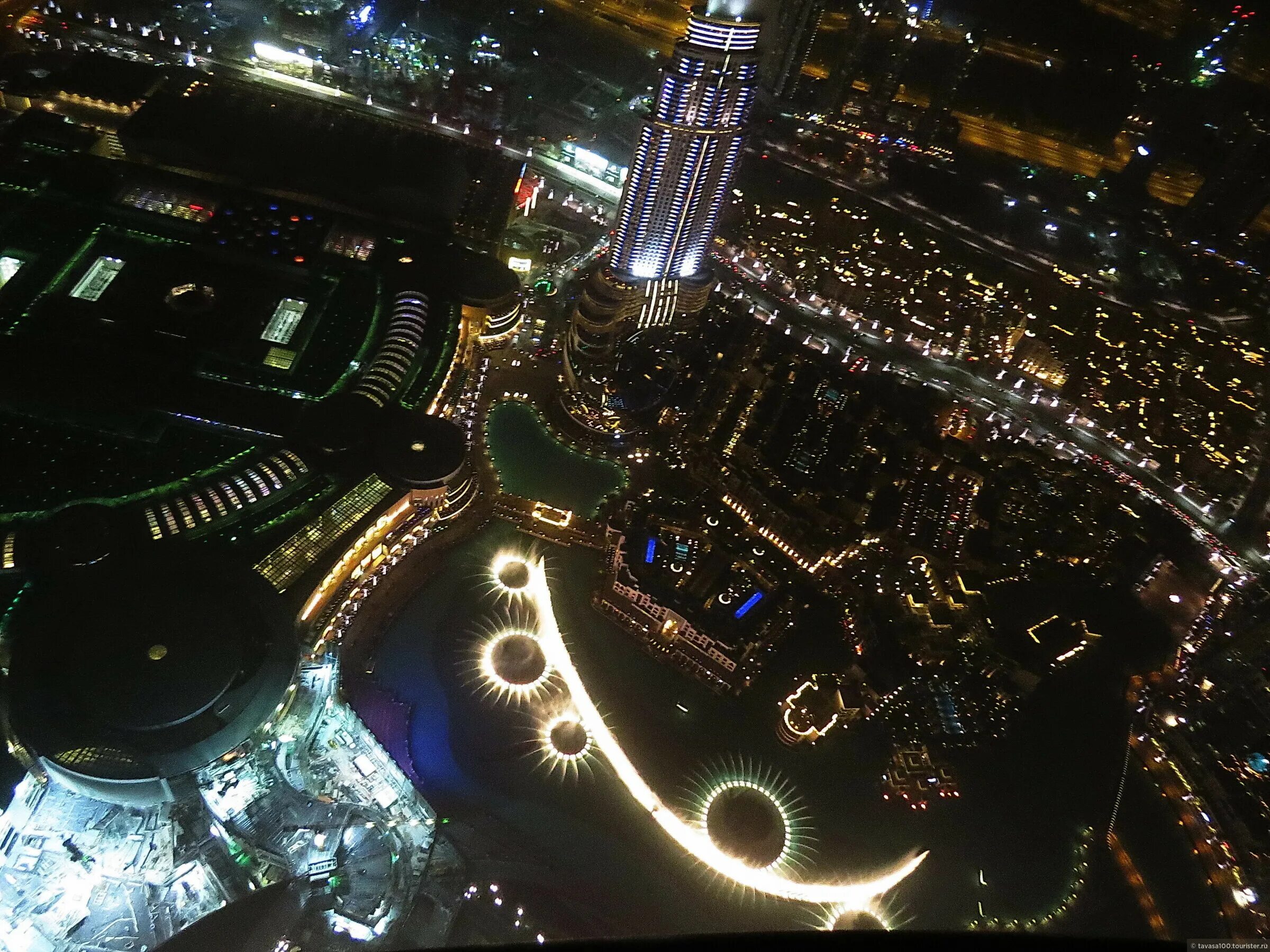 Бурдж халифа днем. Дубай Бурдж Халифа смотровая площадка. Вид с Бурдж Халифа днем. Вид с Бурдж Халифа днем и вечером.