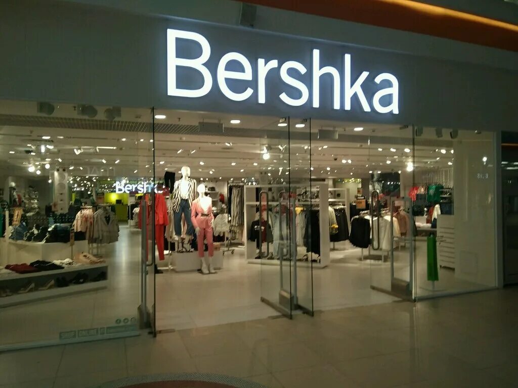 Bershka москва. Магазин Bershka в СПБ. Бершка Красноярск Планета. Магазин одежды Bershka Bershka. Бершка Курск.