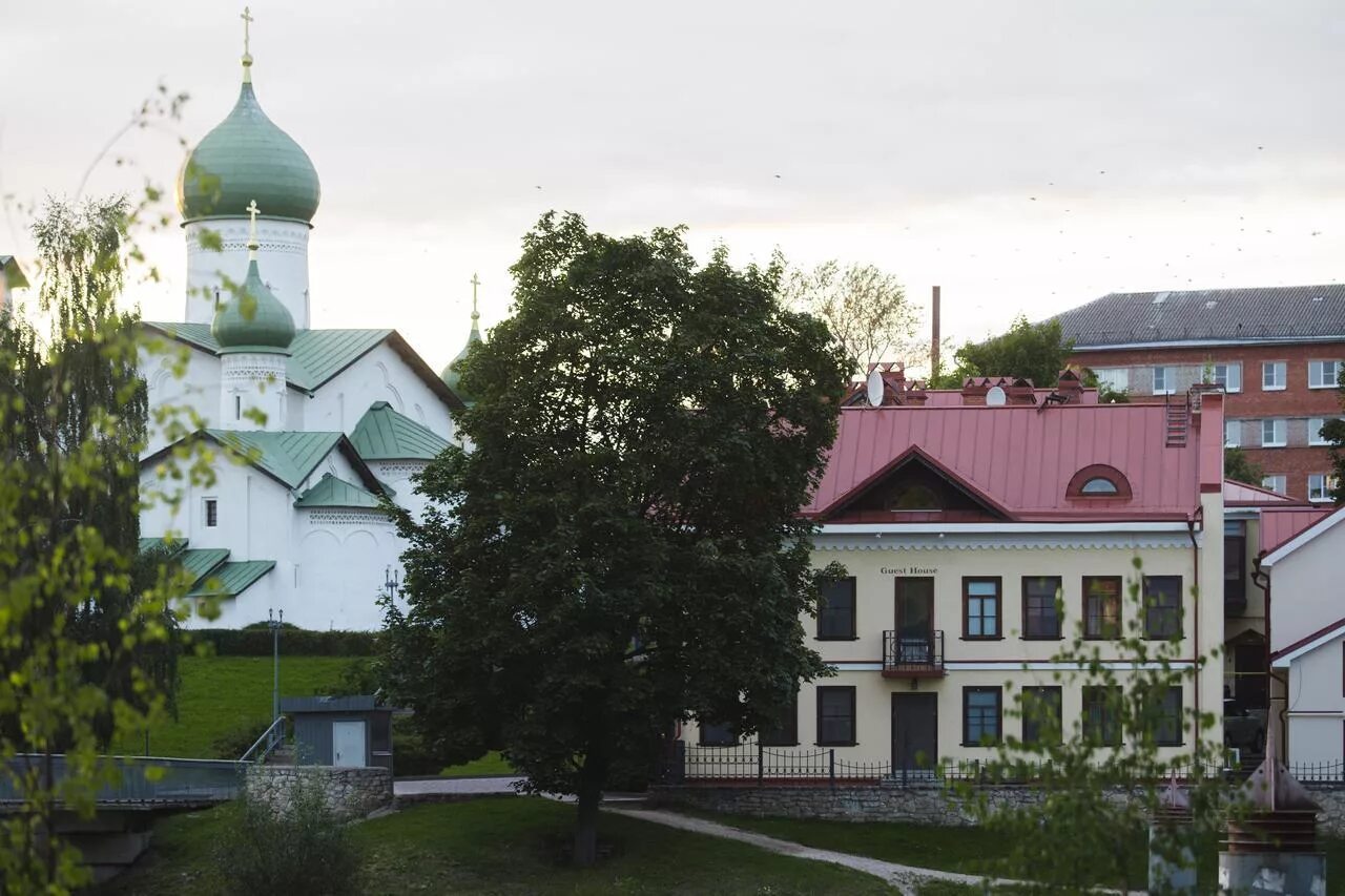 Верхне Береговая Псков. Гостевой дом на Верхне-береговой Псков. Псков Верхне Береговая улица. Гест Хаус Псков верхняя Береговая.