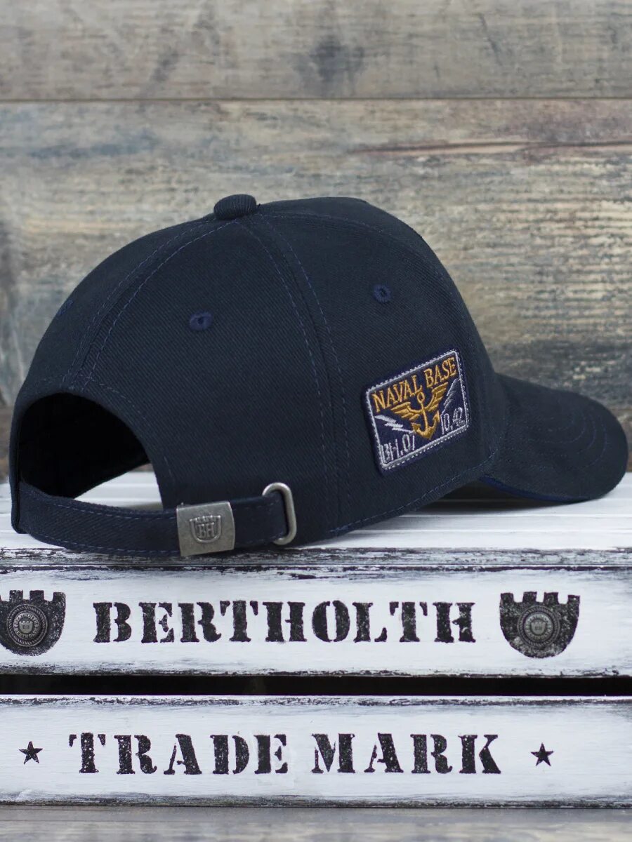 Bertholth division. Bertholth кепка тактическая с нашивкой. Bertholth Adamantine бейсболка. Кепка Bertholth spb. Нашивки на кепку.