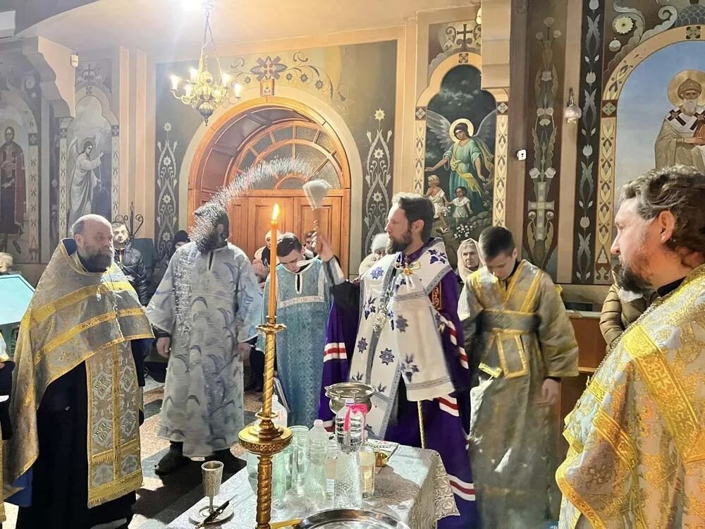 всецарица новоспасский монастырь. всецарица новоспасский. всецарица новоспасский литургия. всецарица новоспасский монастырь москва. молебен всецарице в новоспасском.