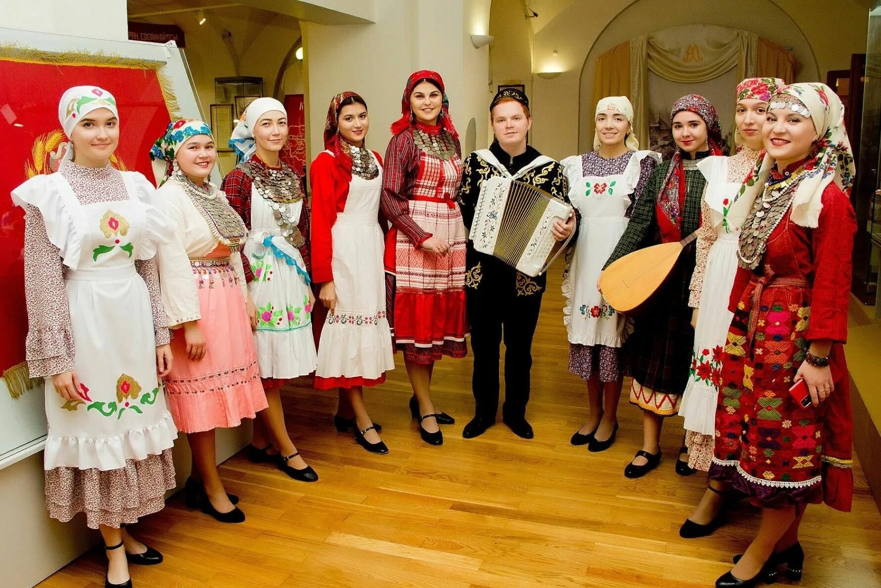 Театрализованное шоу "kazan" с национальным ужином!. Фольклор казани. Фольклорное шоу. Фольклорное шоу. Фольклор казань.