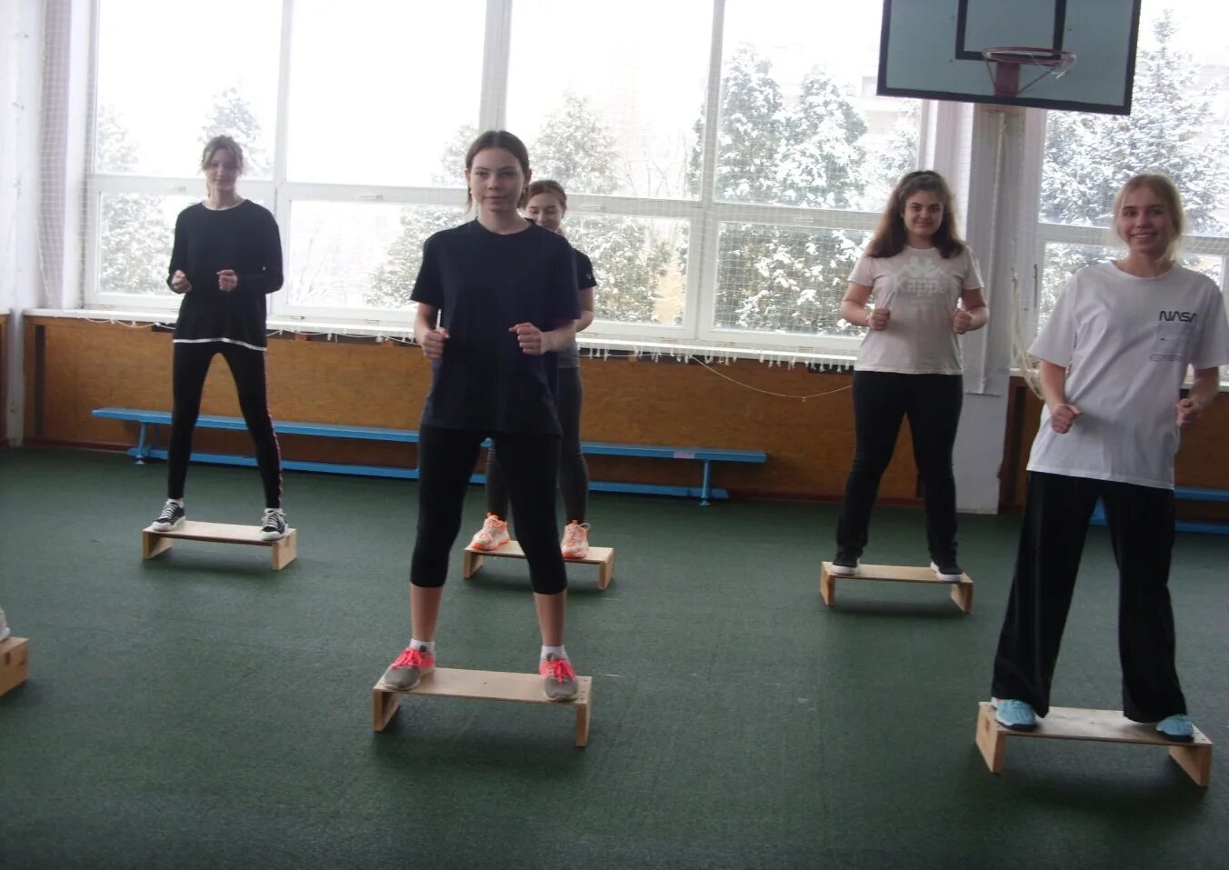 Бейсик степ шаги в аэробике. Учим степ. L-step в степ аэробике. Степ аэробика степ бейсик. V‑шаг (v‑step) степ-аэробика.