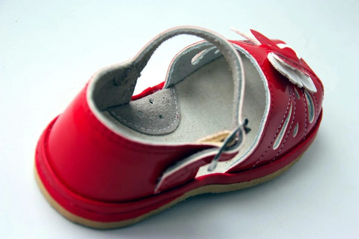 Супинатор в обуви. Супинаторы для стопы. Супинатор обуви lowa. Стельки bergal ортопедические. Нужен ли супинатор в детской обуви.