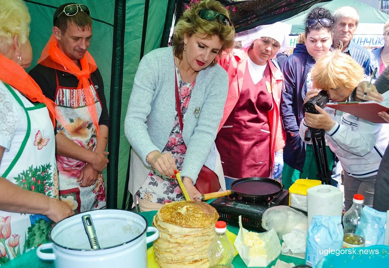 Работа углегорск сахалинская. Праздник чая в Углегорске 2022. РДК октябрь Углегорск. РДК октябрь Углегорск Сахалин. Фестиваль русского чая.