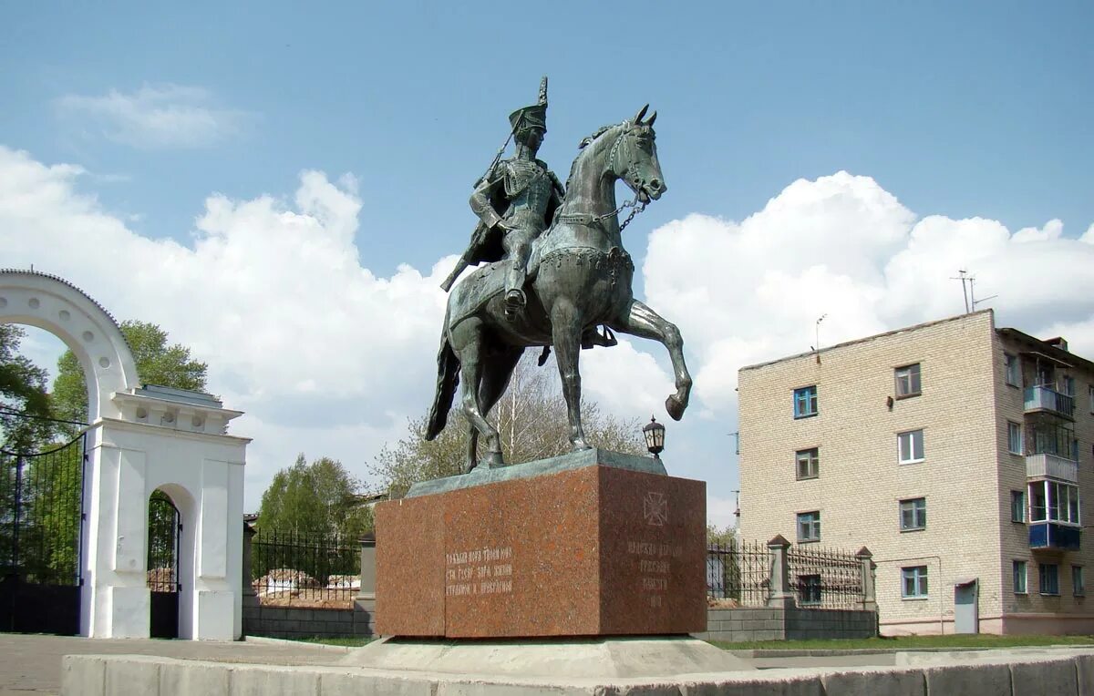 Памятник дуровой в елабуге. Памятник надежде дуровой в городе елабуге. Дурова елабуга. Дурова елабуга. Памятник н.
