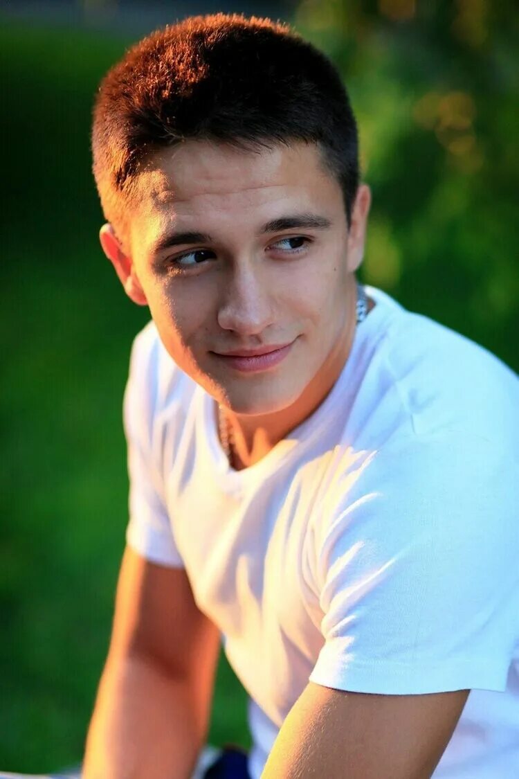 Максим погорский. Красивые русские девушки 25 лет. Парень брюнет в солнечных очках. Иван петров. 18 27 лет.