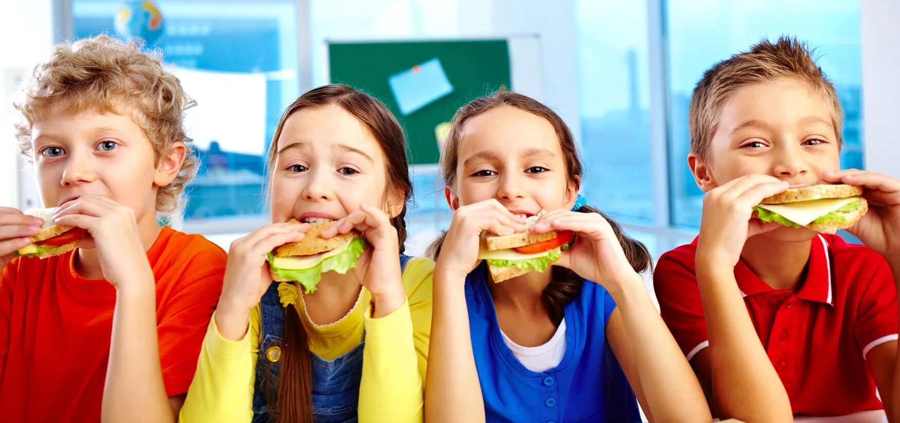 They were eating. Подростки и еда. Здоровое питание для подростков. Еда для детей. Правильное питание для детей.