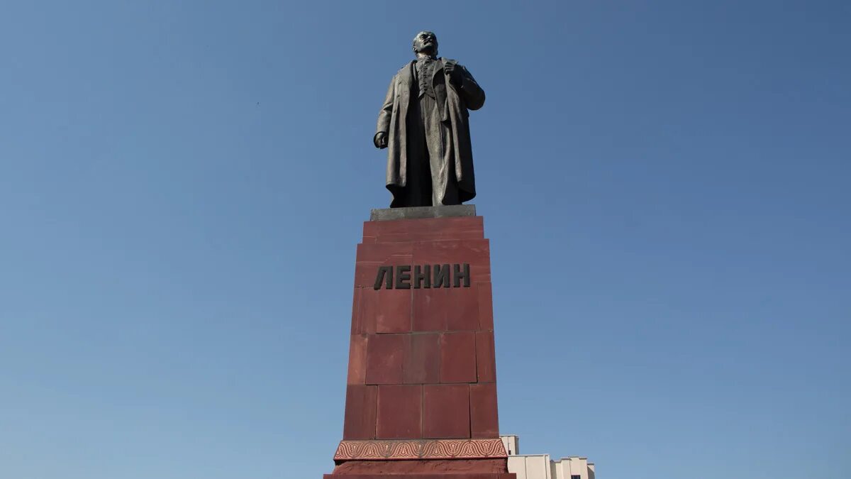 Кореновск ленина. Памятник Ленина в Кукморе.