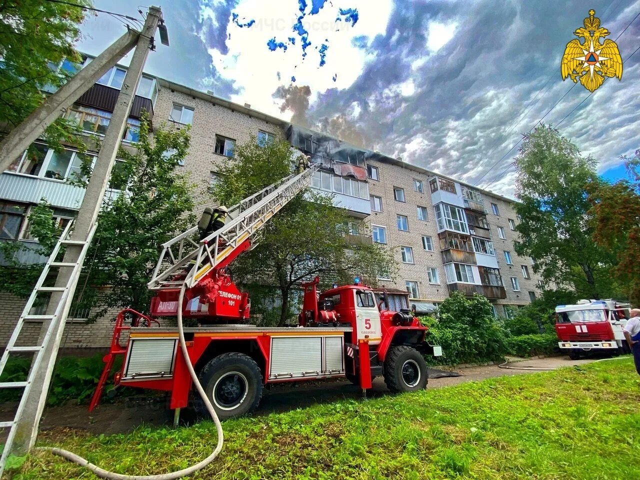 Городок Коминтерна Смоленск. Пожарные Смоленска. Пожар в квартире. Многоэтажки в России.