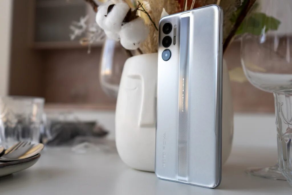 Tecno Pova 5 Pro серебристый смартфон. Текно 12000. Техно пова серебристый. Техно Нова 3 серебристый.