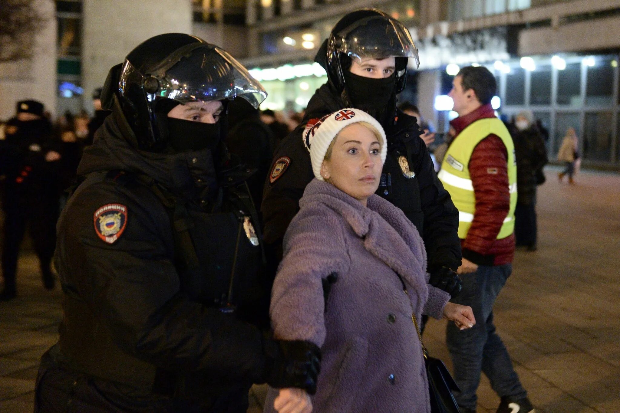 Протесты в РФ. Антивоенные акции протеста в России. Протесты в Украине 2014. Россия человек.