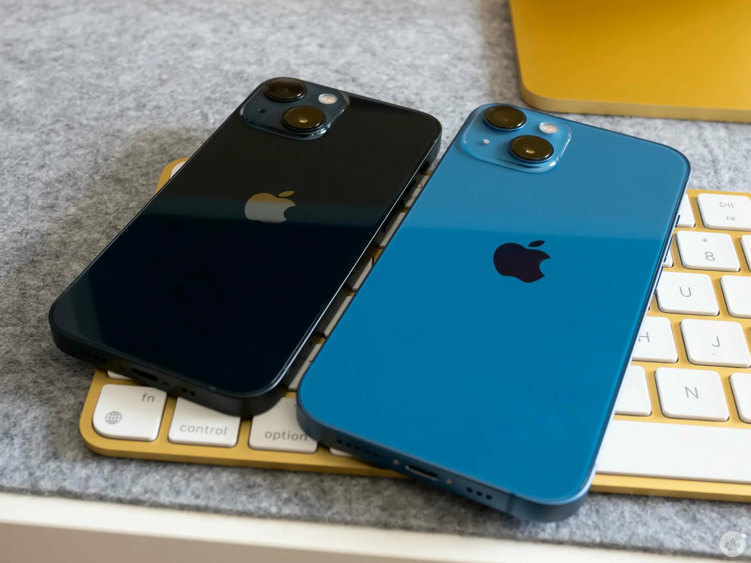 13 миднайт. Iphone Mini 13 Mini. Iphone 13 Mini Blue. Айфон 13 цвета. Iphone 13 Mini Midnight.